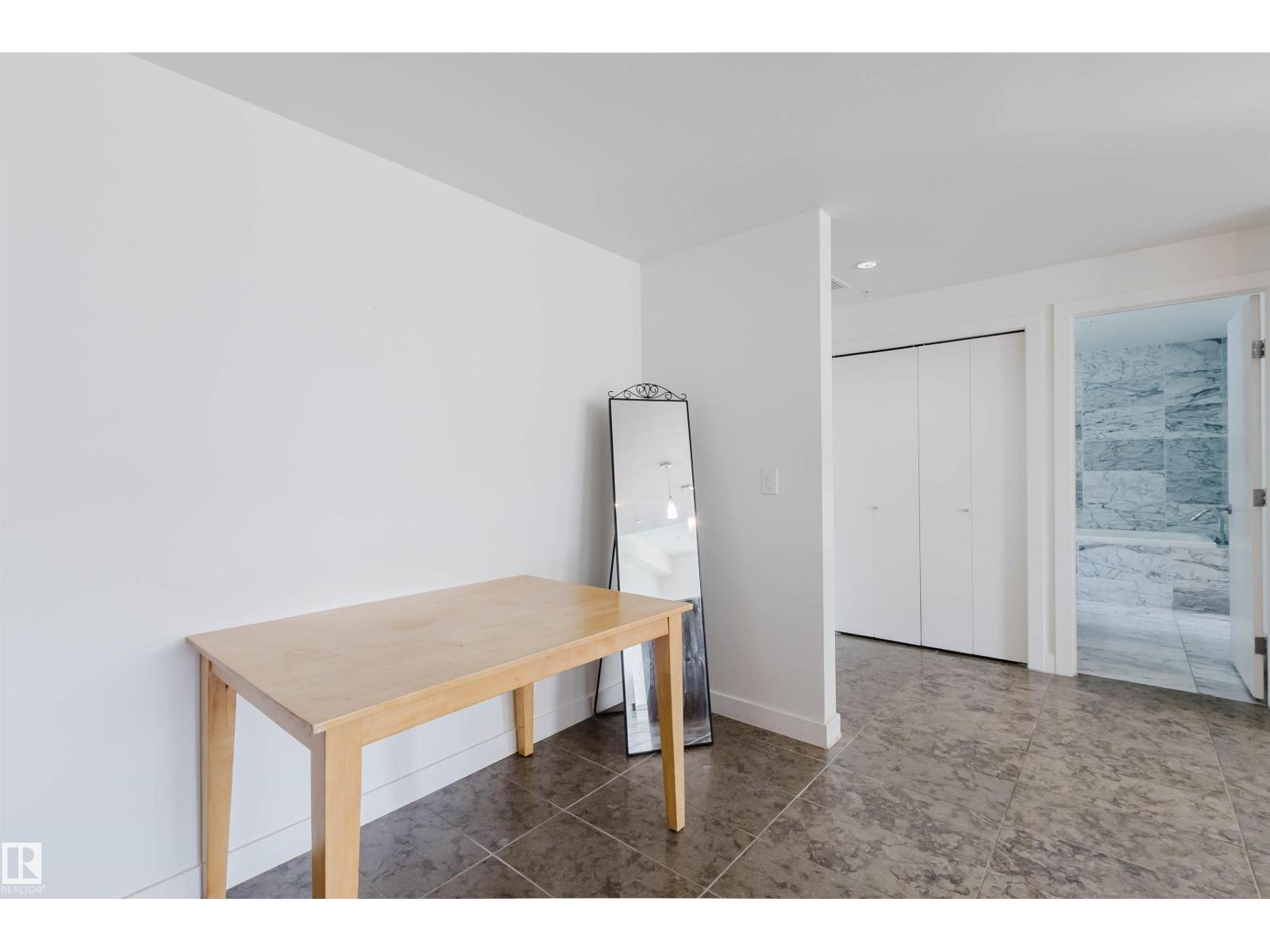 #401 2504 109 St Nw Property Photo 4