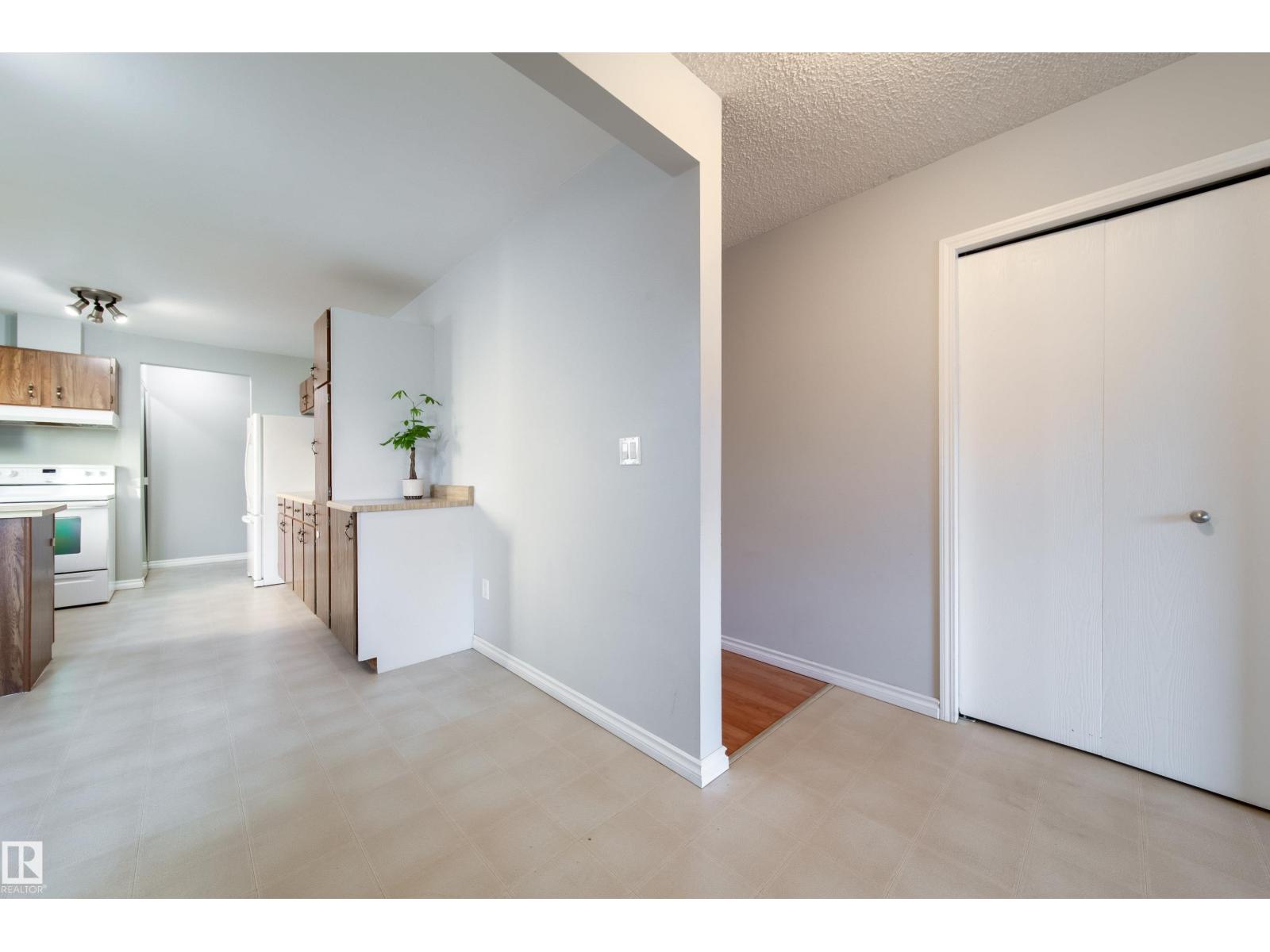 3908 41 Av Nw Property Photo 3