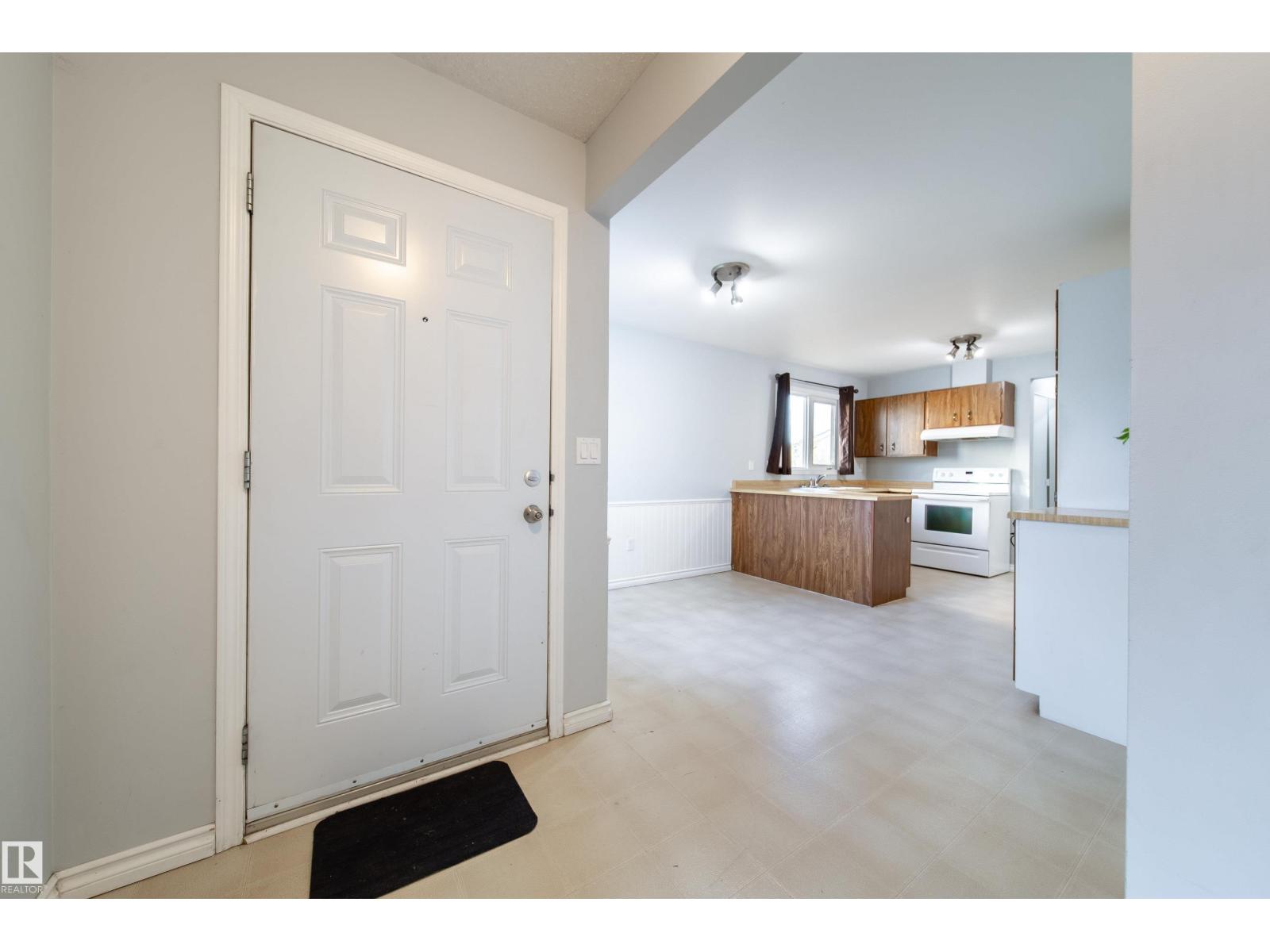 3908 41 Av Nw Property Photo 4