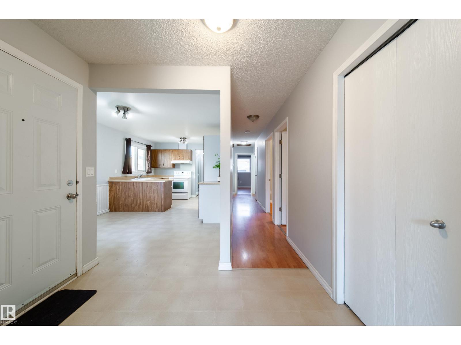3908 41 Av Nw Property Photo 5