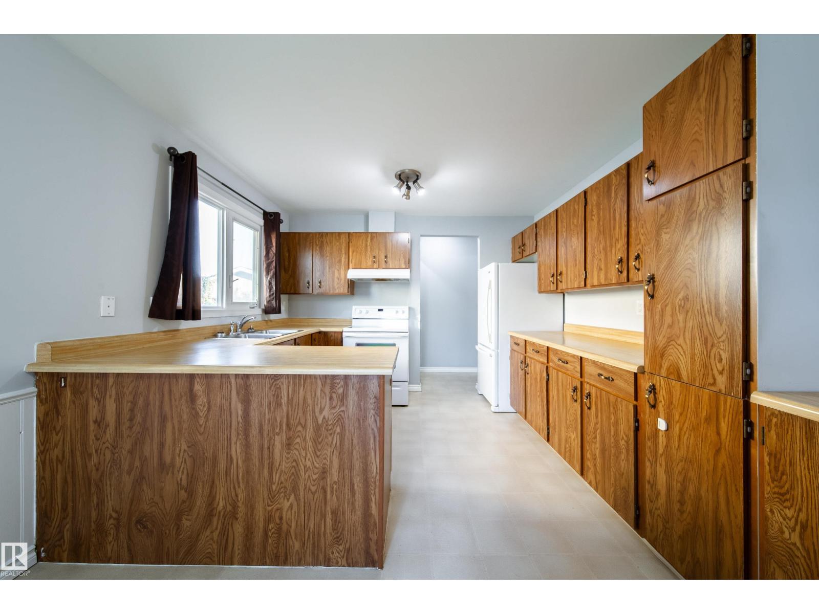 3908 41 Av Nw Property Photo 9