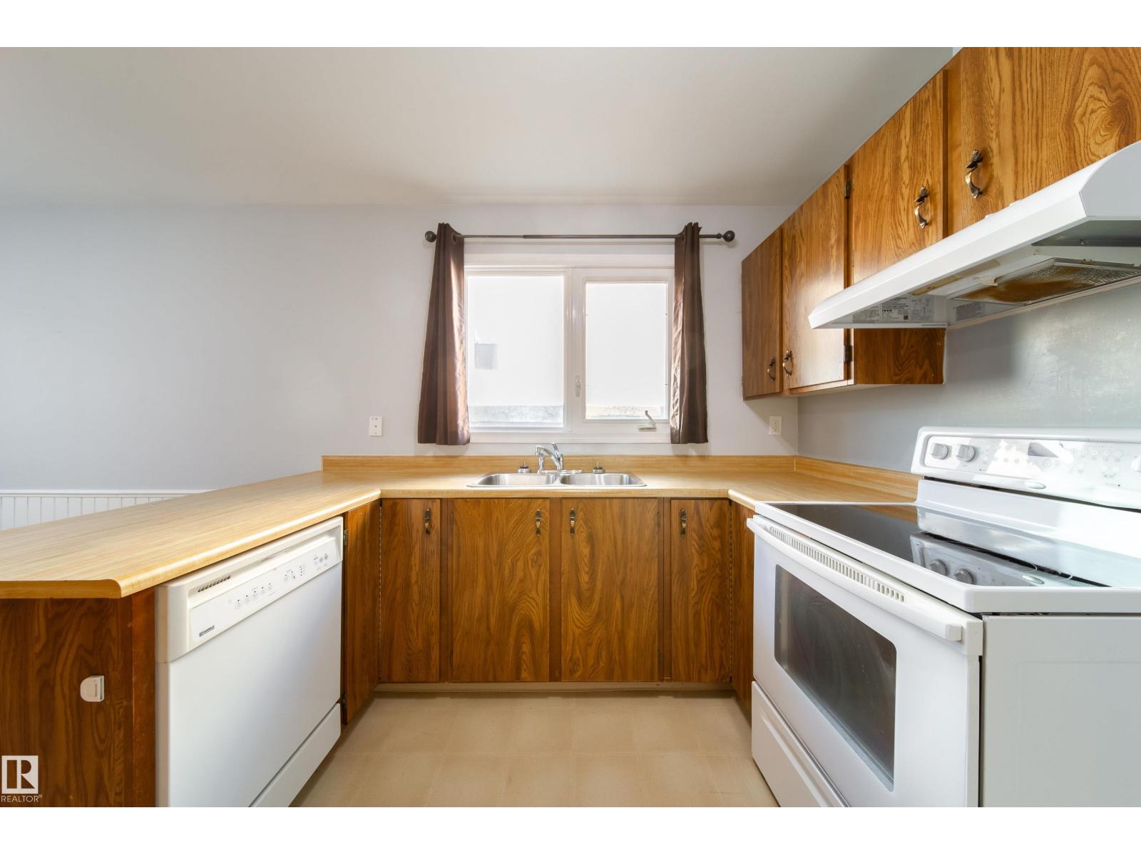 3908 41 Av Nw Property Photo 10