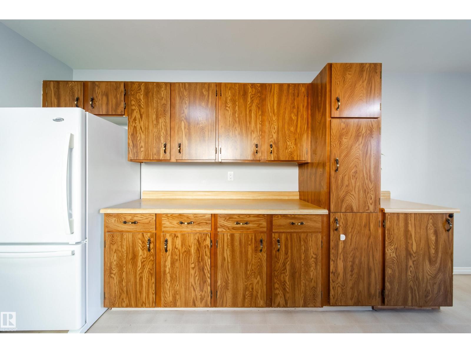 3908 41 Av Nw Property Photo 12