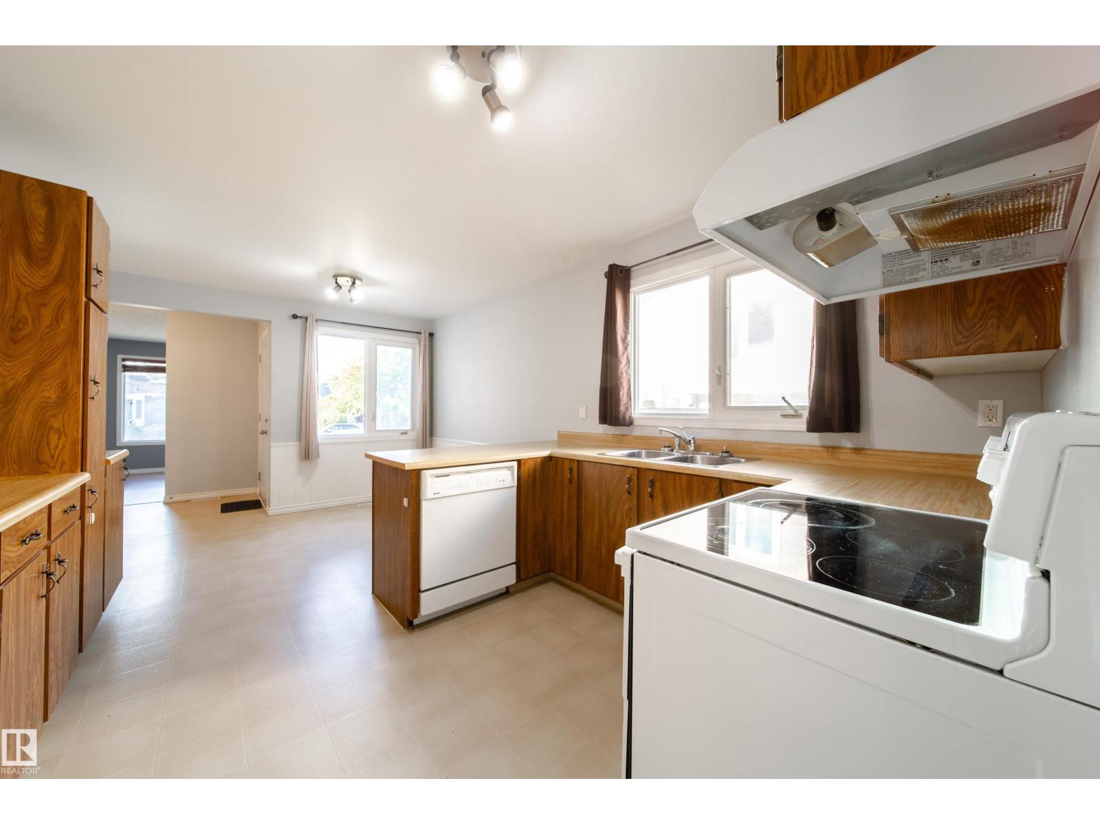 3908 41 Av Nw Property Photo 13