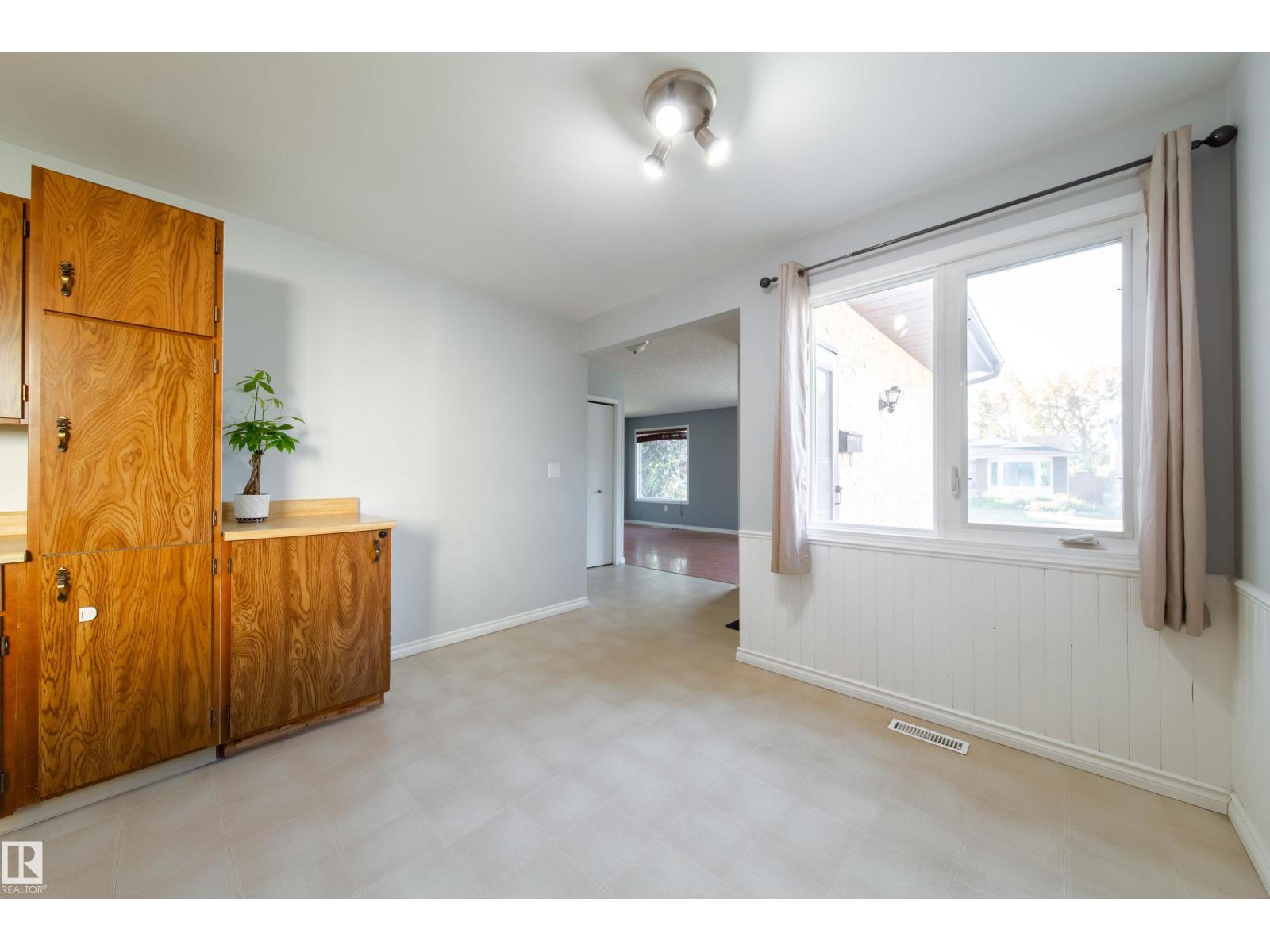 3908 41 Av Nw Property Photo 14