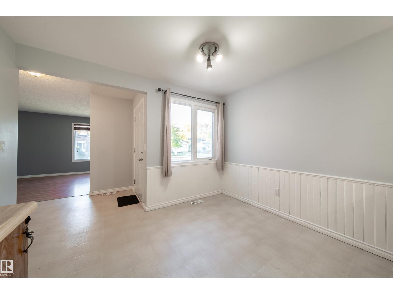 3908 41 Av Nw Property Photo 15