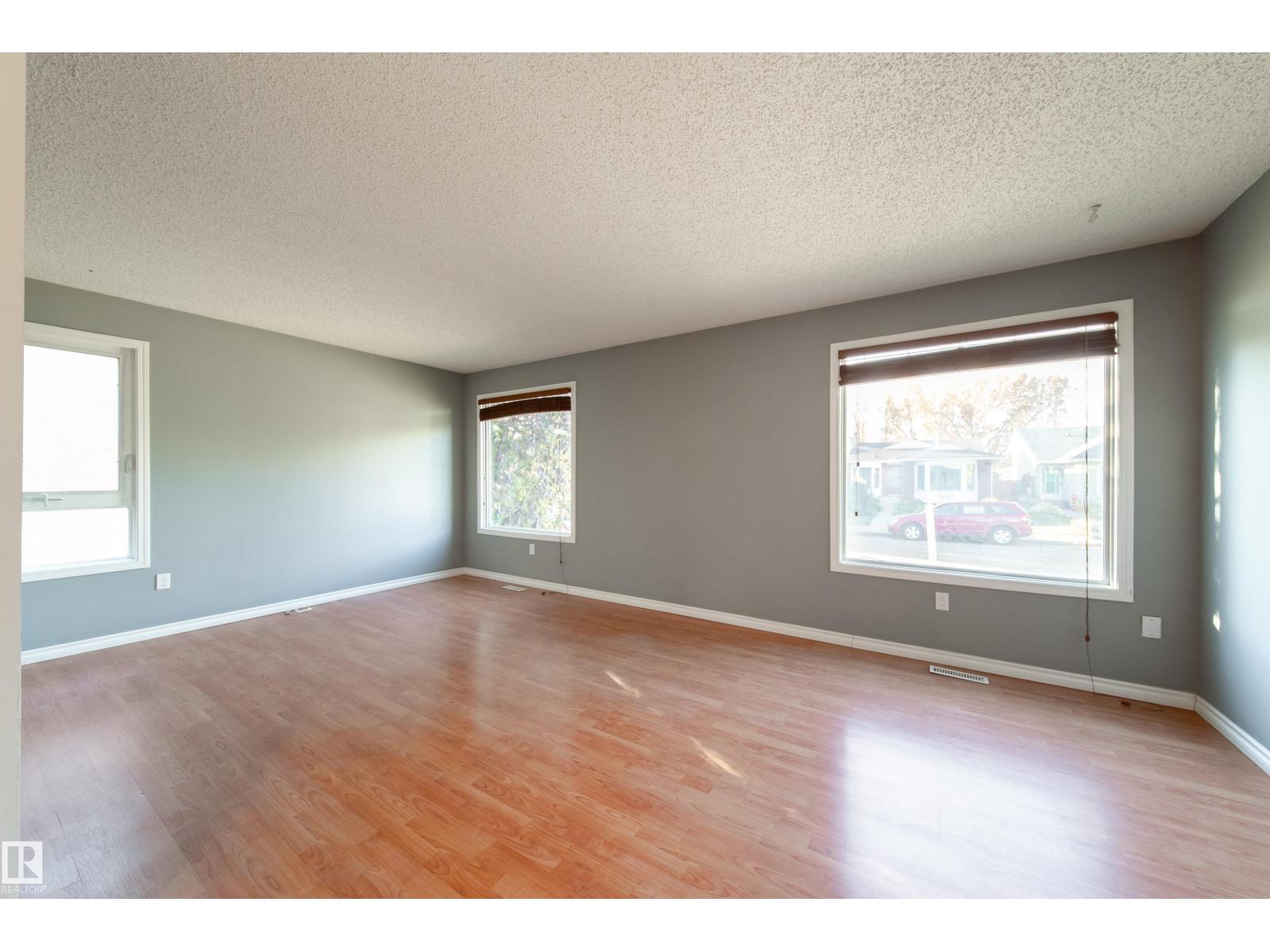 3908 41 Av Nw Property Photo 16
