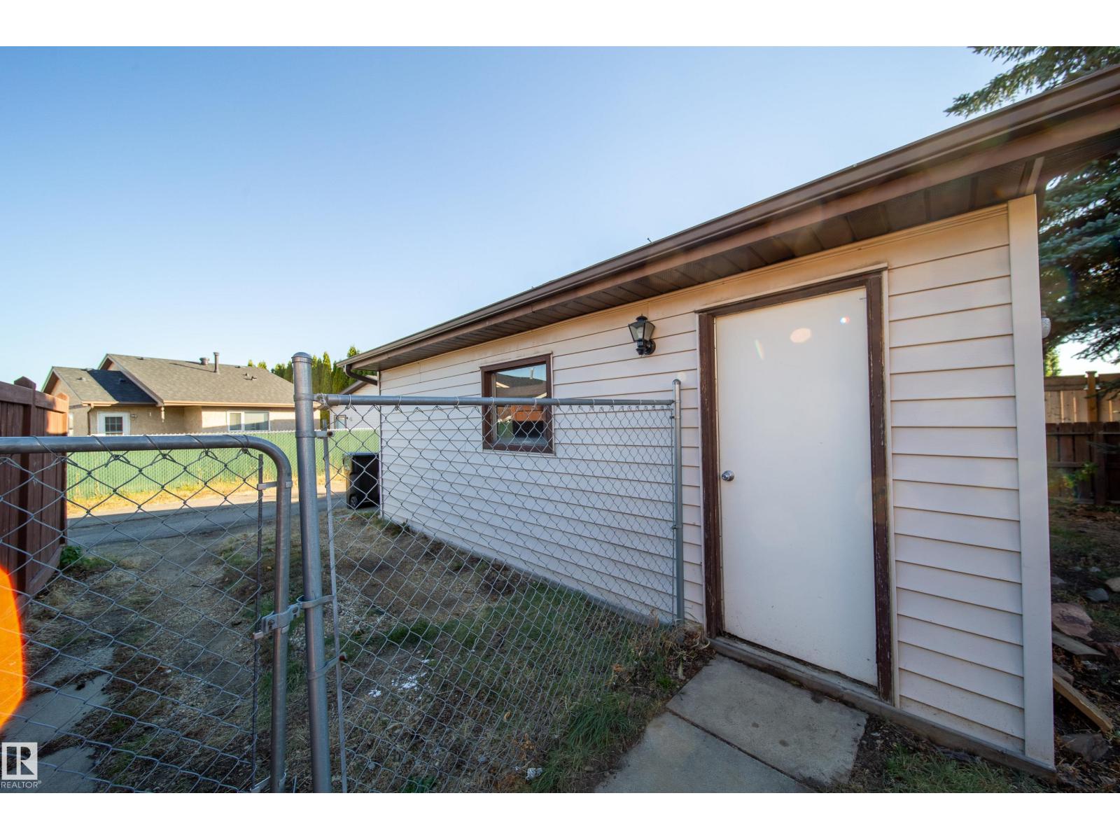 3908 41 Av Nw Property Photo 57