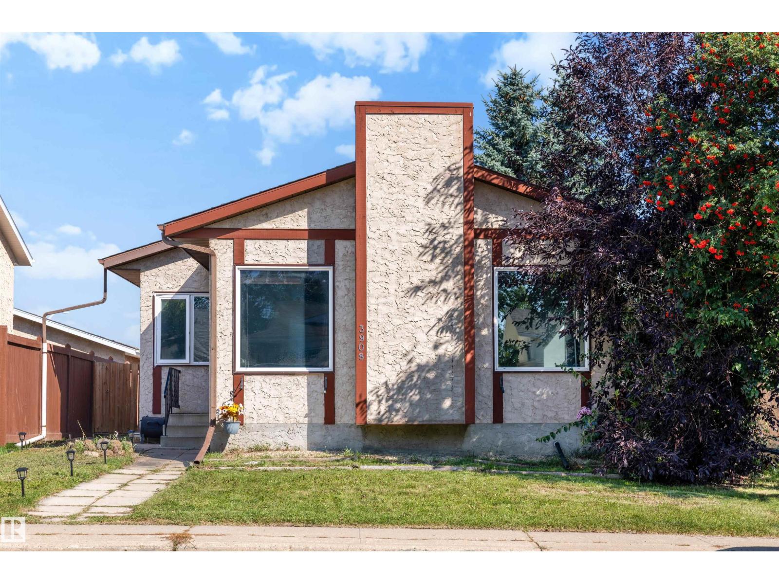 3908 41 Av Nw Property Photo 73