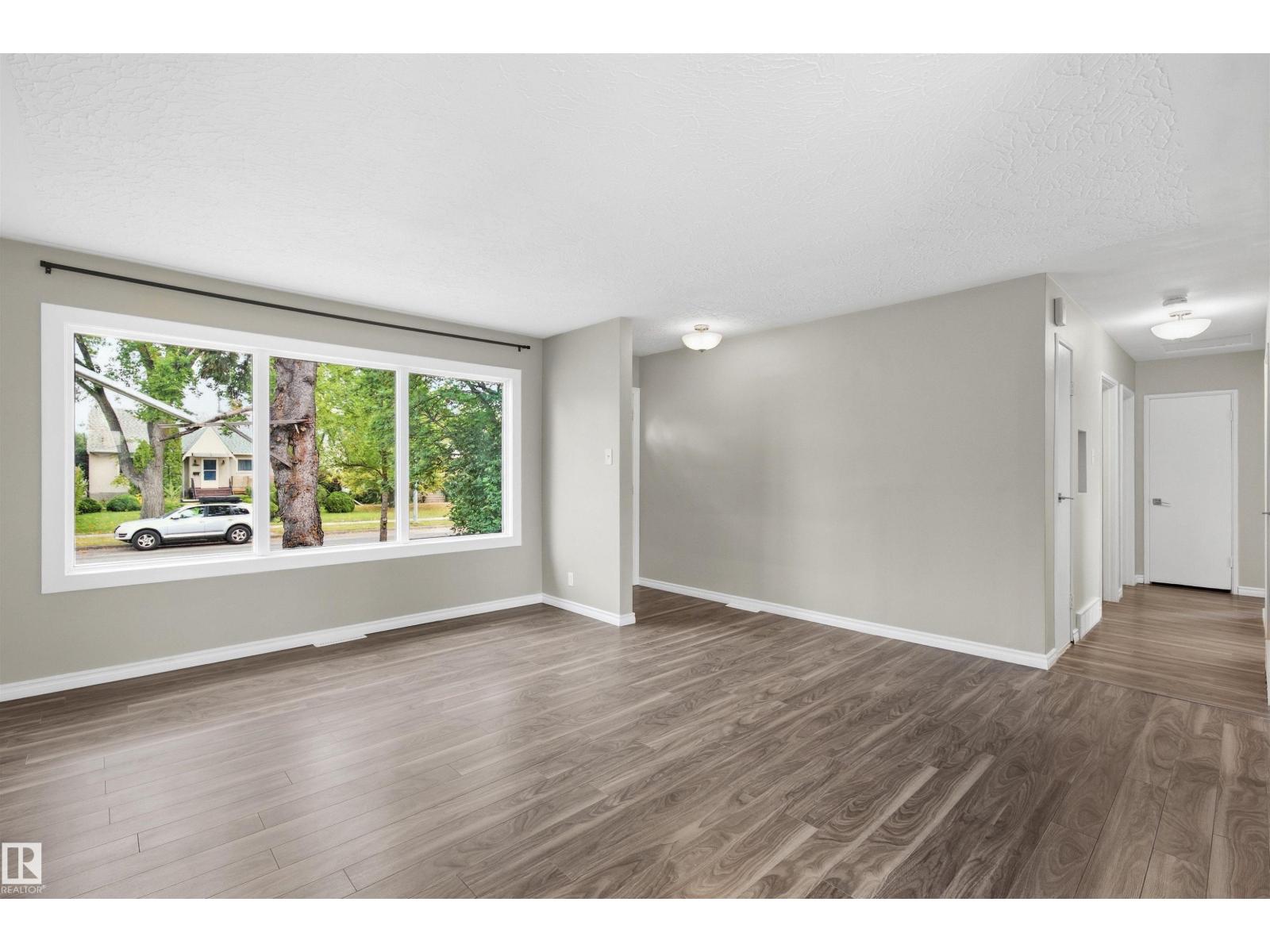 7715 76 Av Nw Property Photo 3