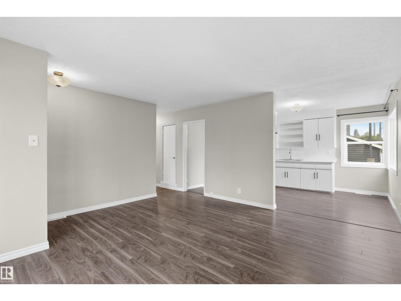 7715 76 Av Nw Property Photo 4