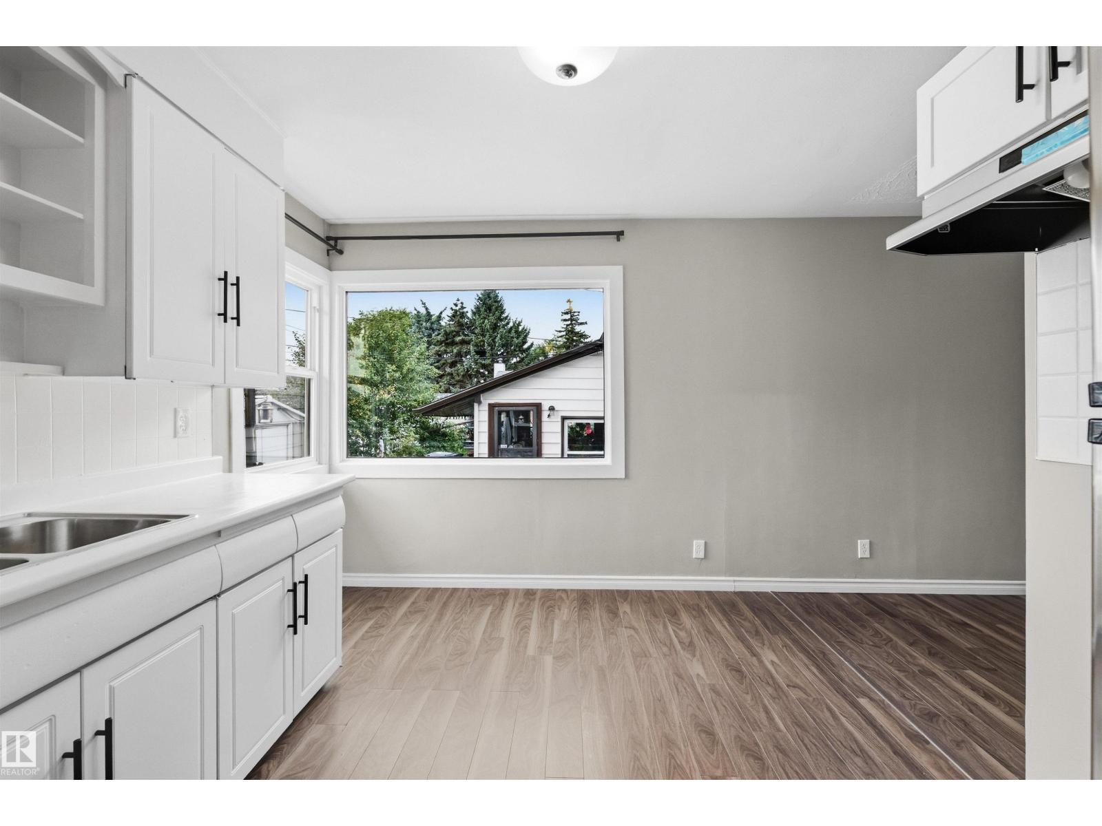 7715 76 Av Nw Property Photo 7