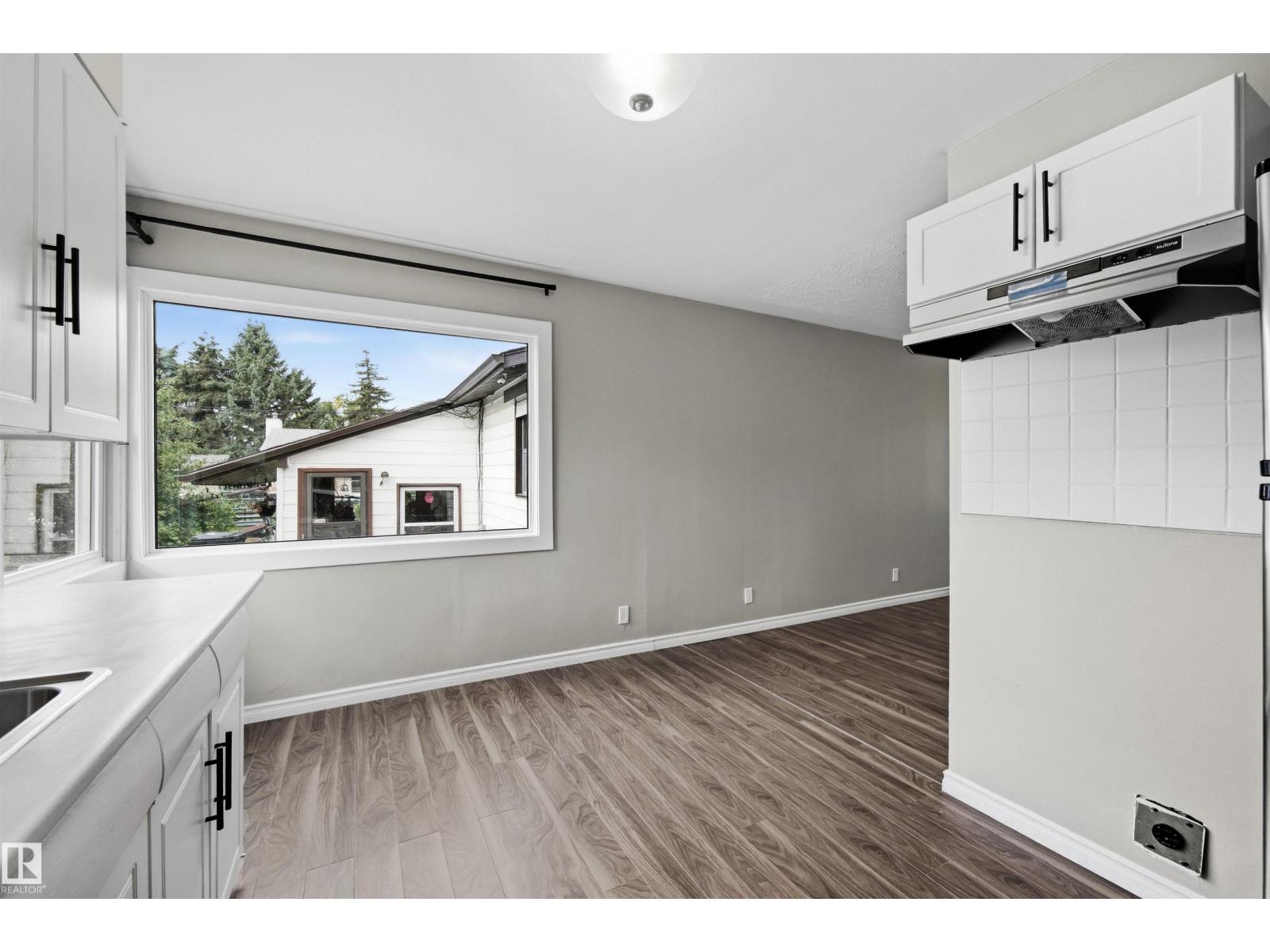 7715 76 Av Nw Property Photo 8