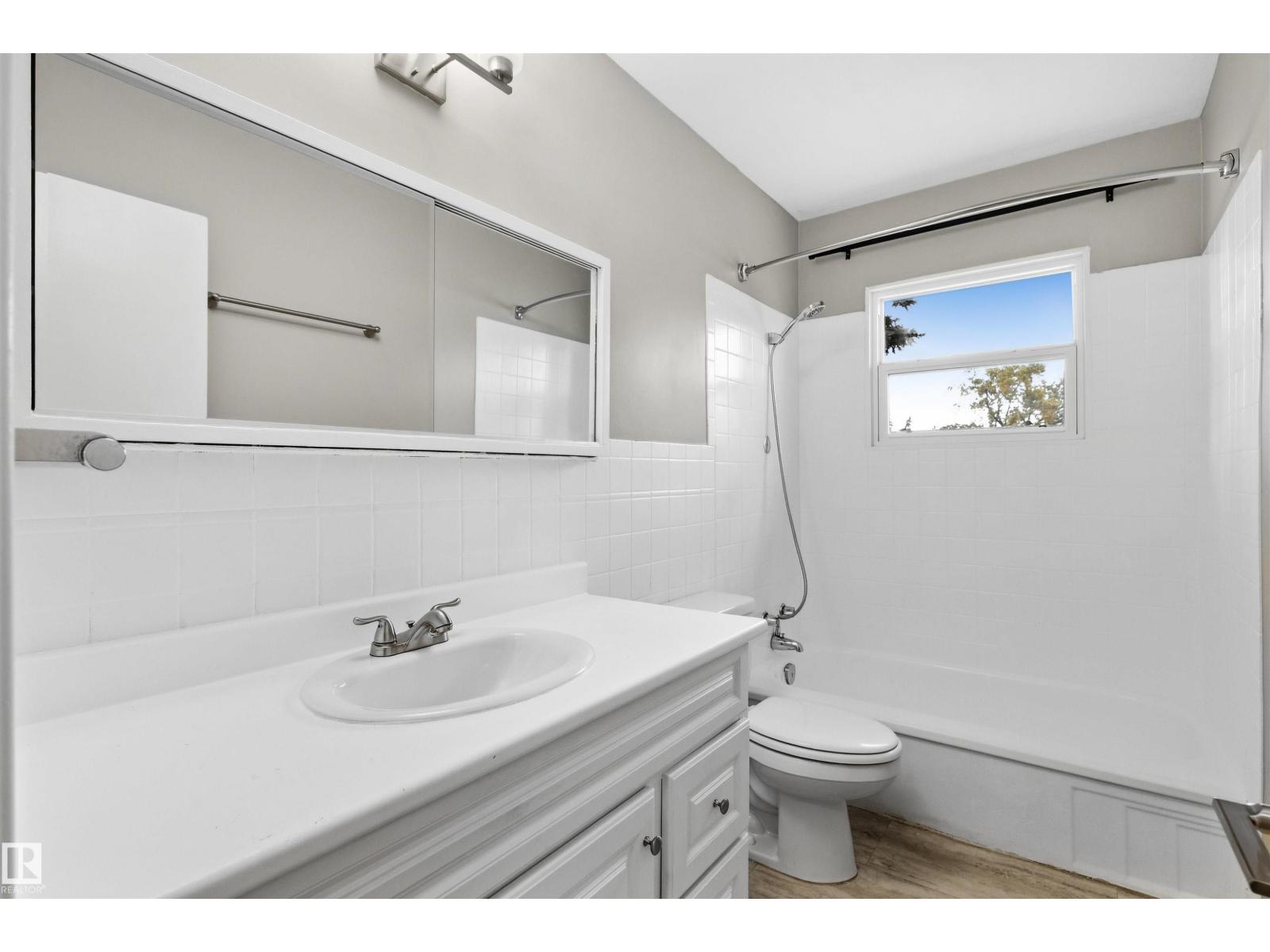 7715 76 Av Nw Property Photo 11