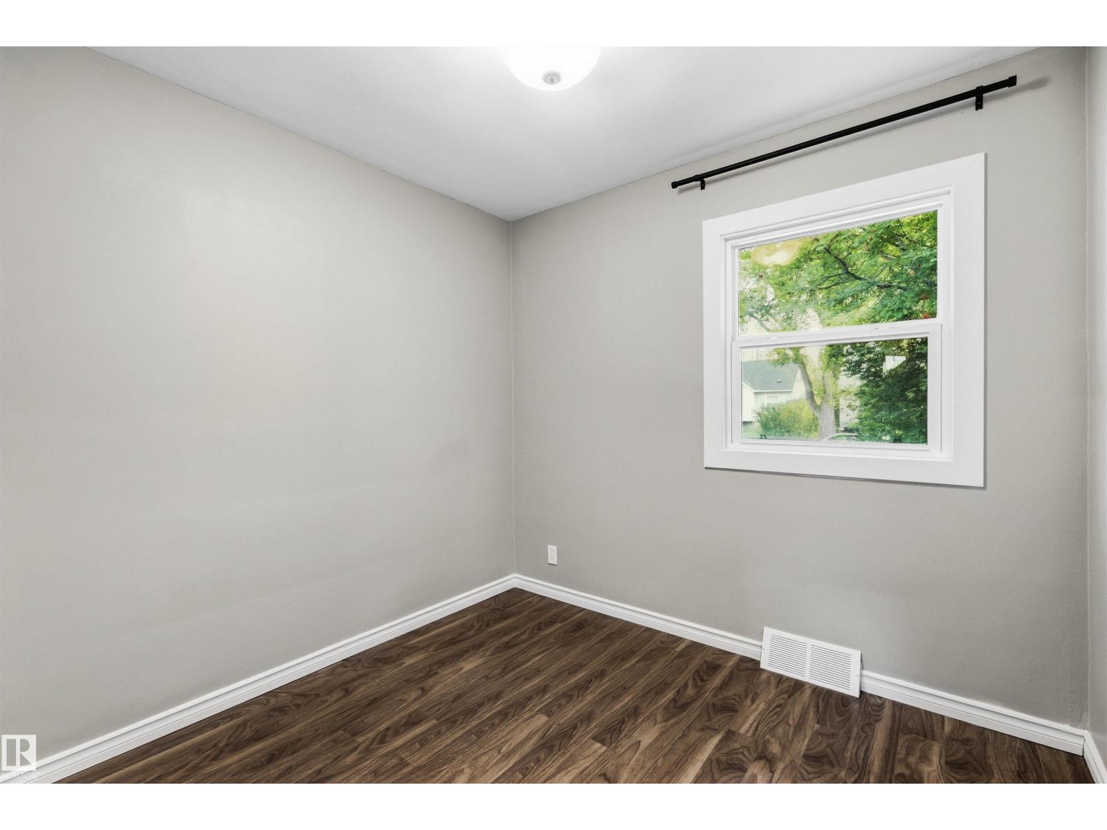 7715 76 Av Nw Property Photo 12