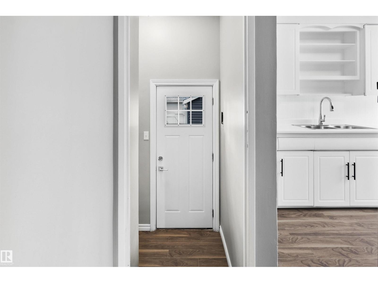 7715 76 Av Nw Property Photo 15