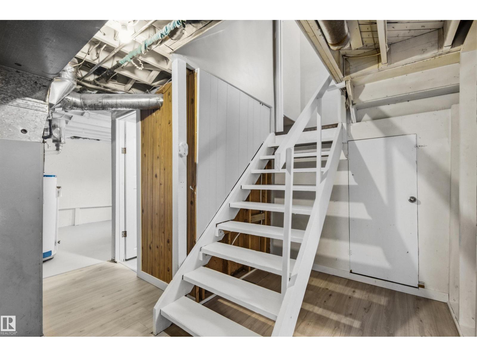 7715 76 Av Nw Property Photo 16