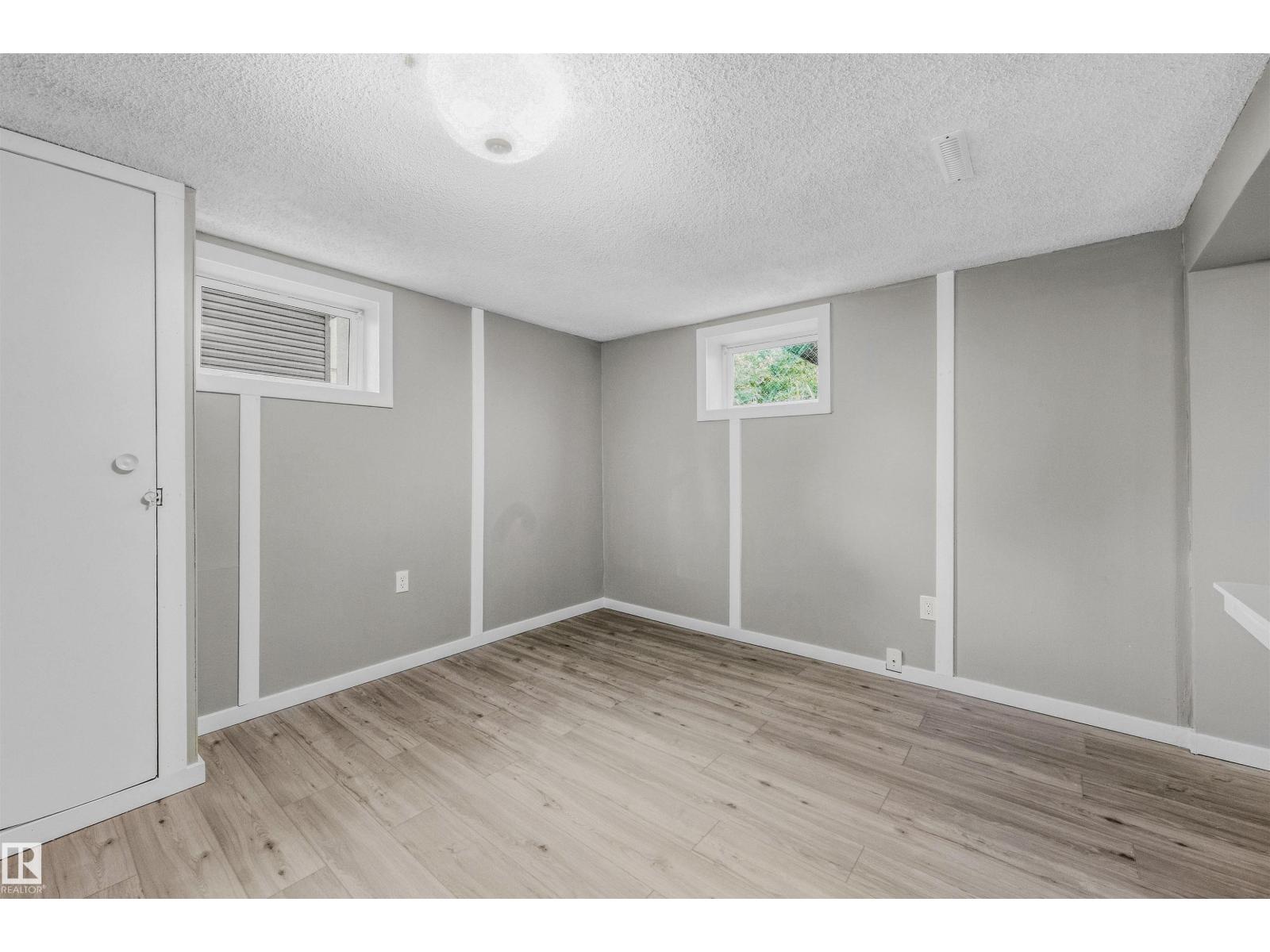 7715 76 Av Nw Property Photo 17