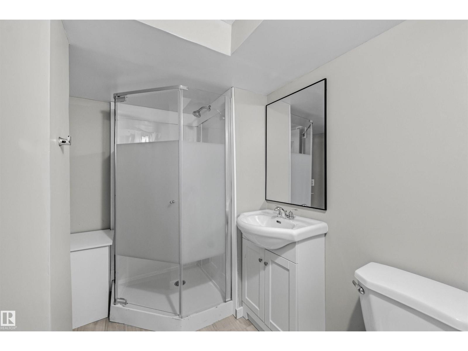 7715 76 Av Nw Property Photo 19