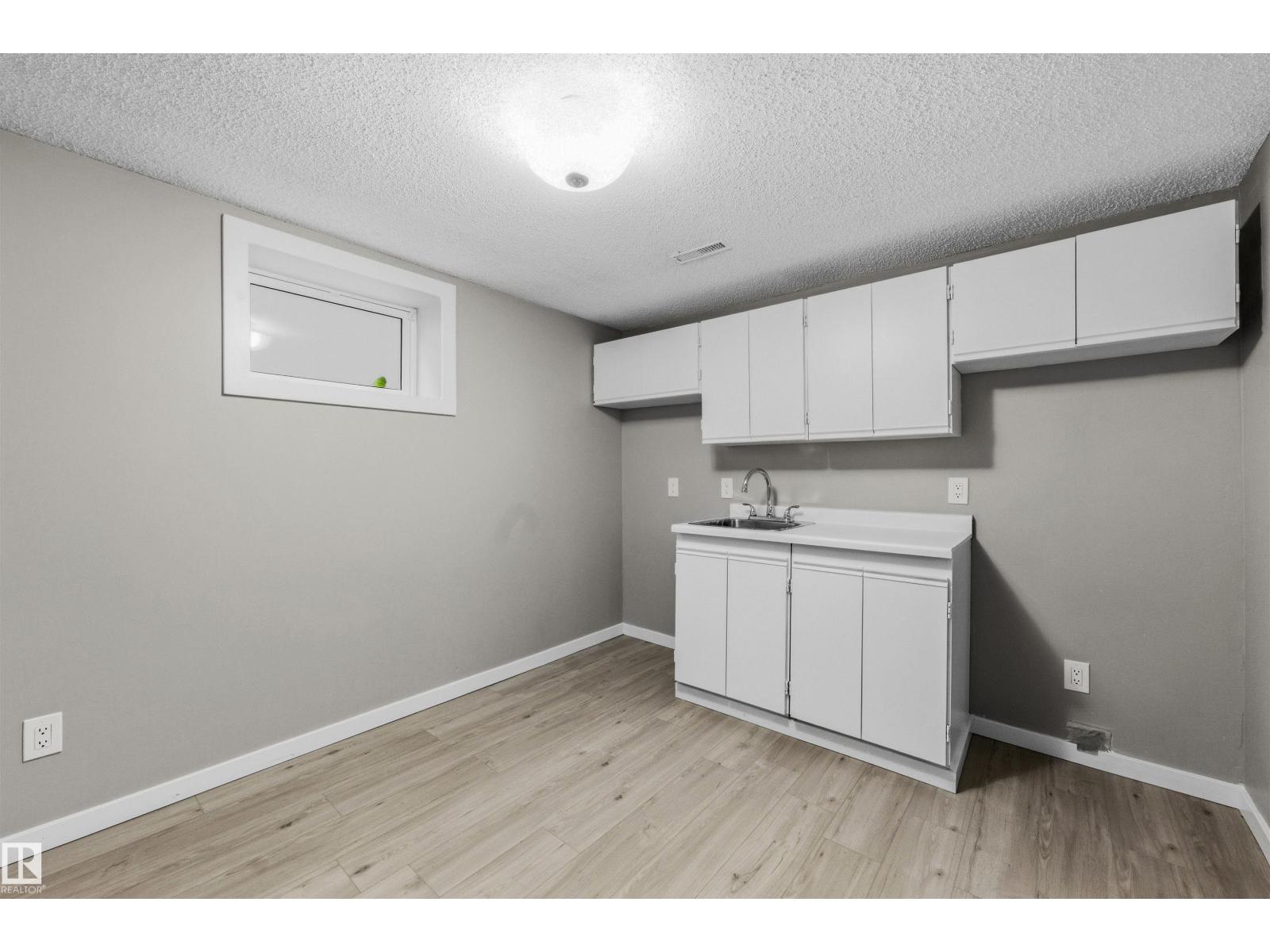 7715 76 Av Nw Property Photo 23
