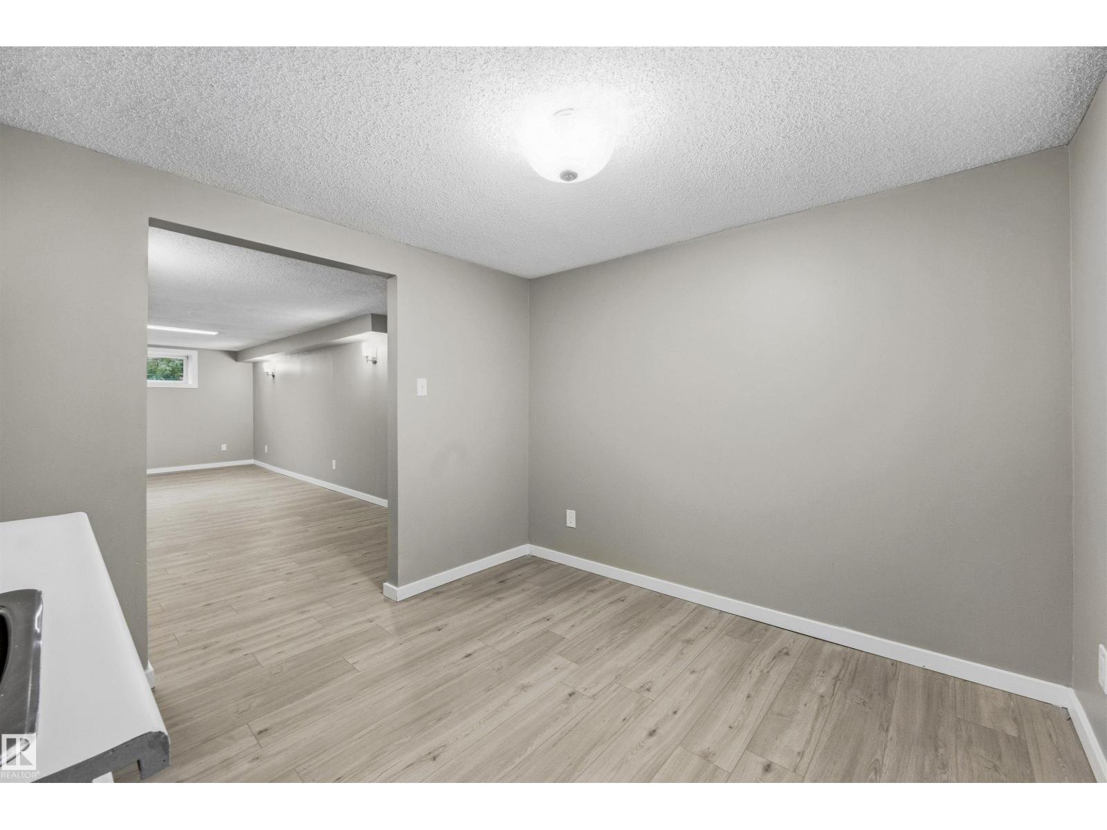 7715 76 Av Nw Property Photo 24