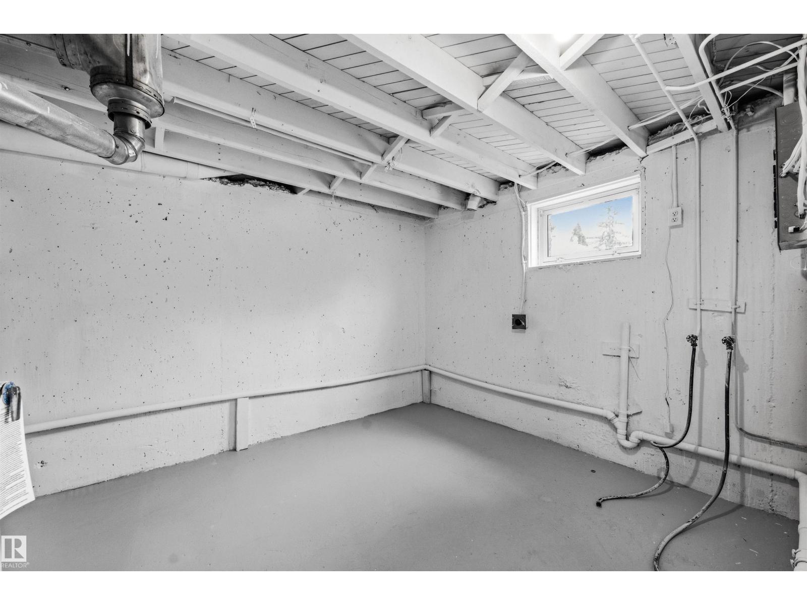 7715 76 Av Nw Property Photo 25