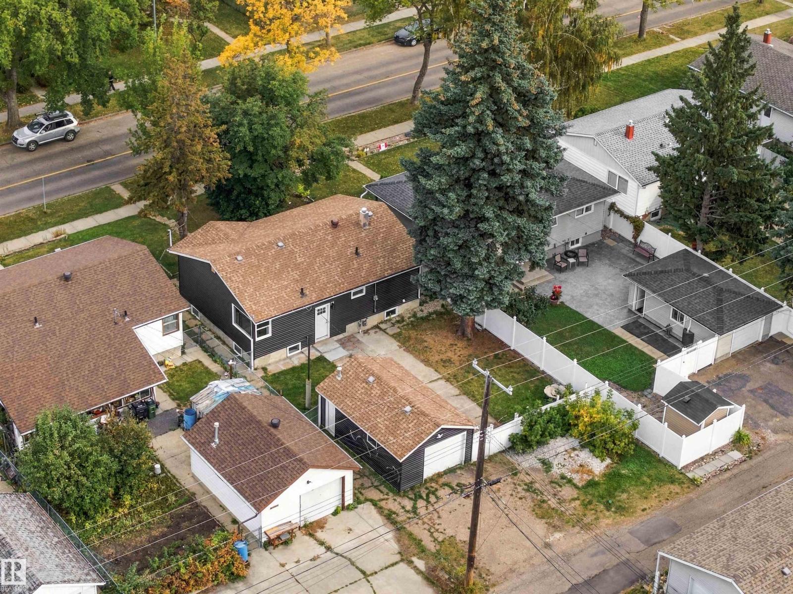 7715 76 Av Nw Property Photo 27