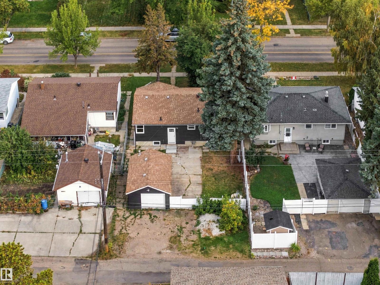 7715 76 Av Nw Property Photo 28