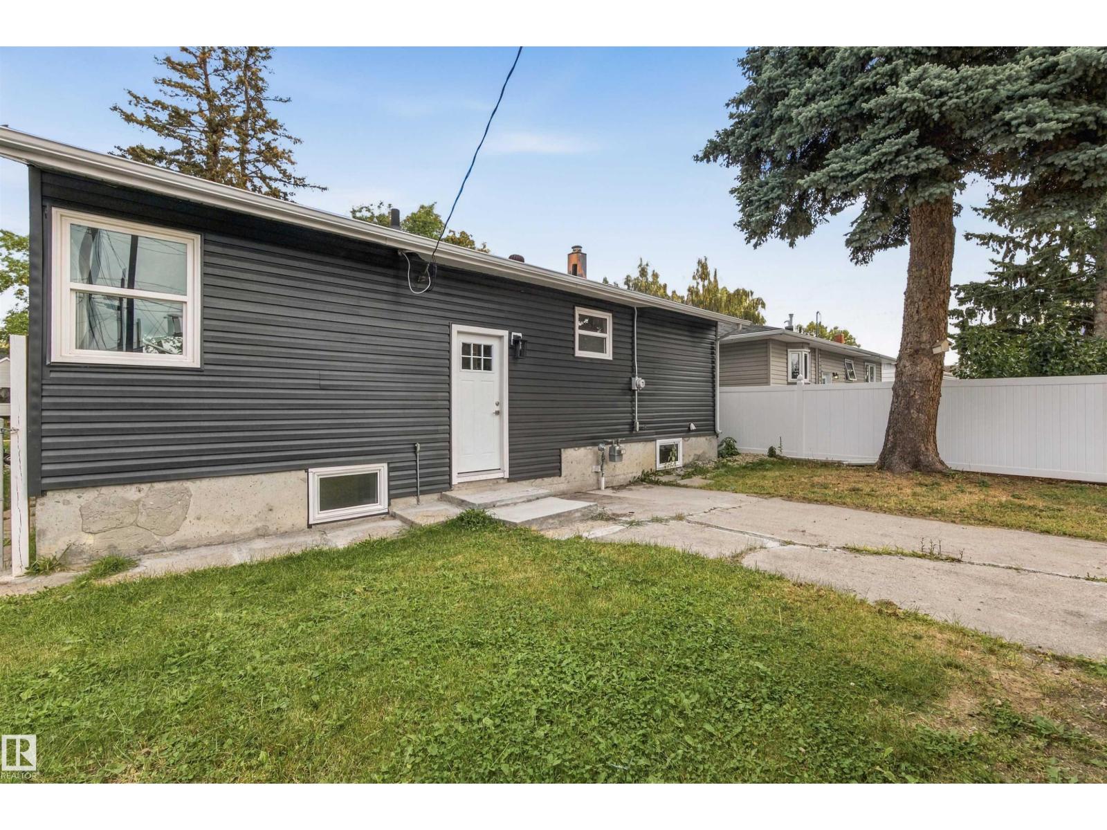 7715 76 Av Nw Property Photo 29