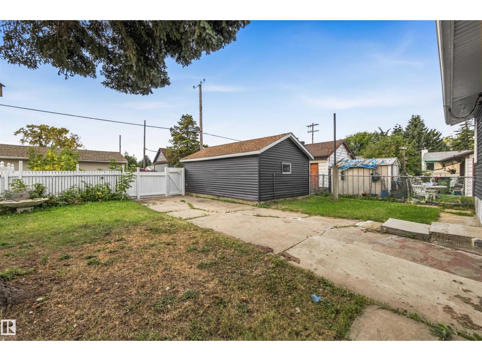 7715 76 Av Nw Property Photo 31