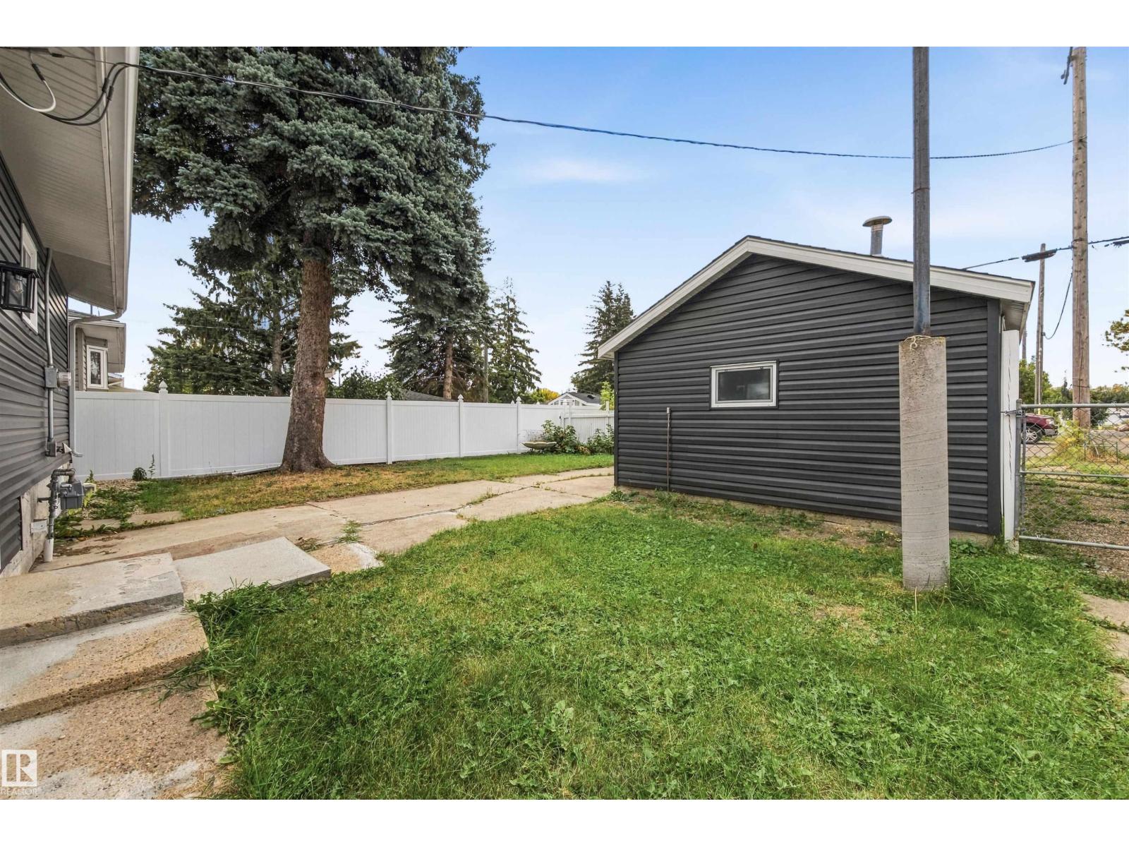 7715 76 Av Nw Property Photo 32