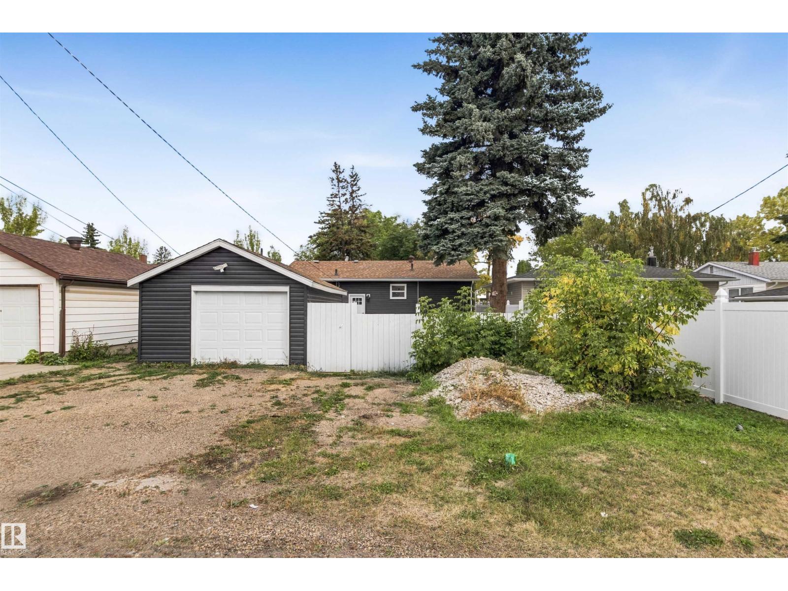 7715 76 Av Nw Property Photo 34