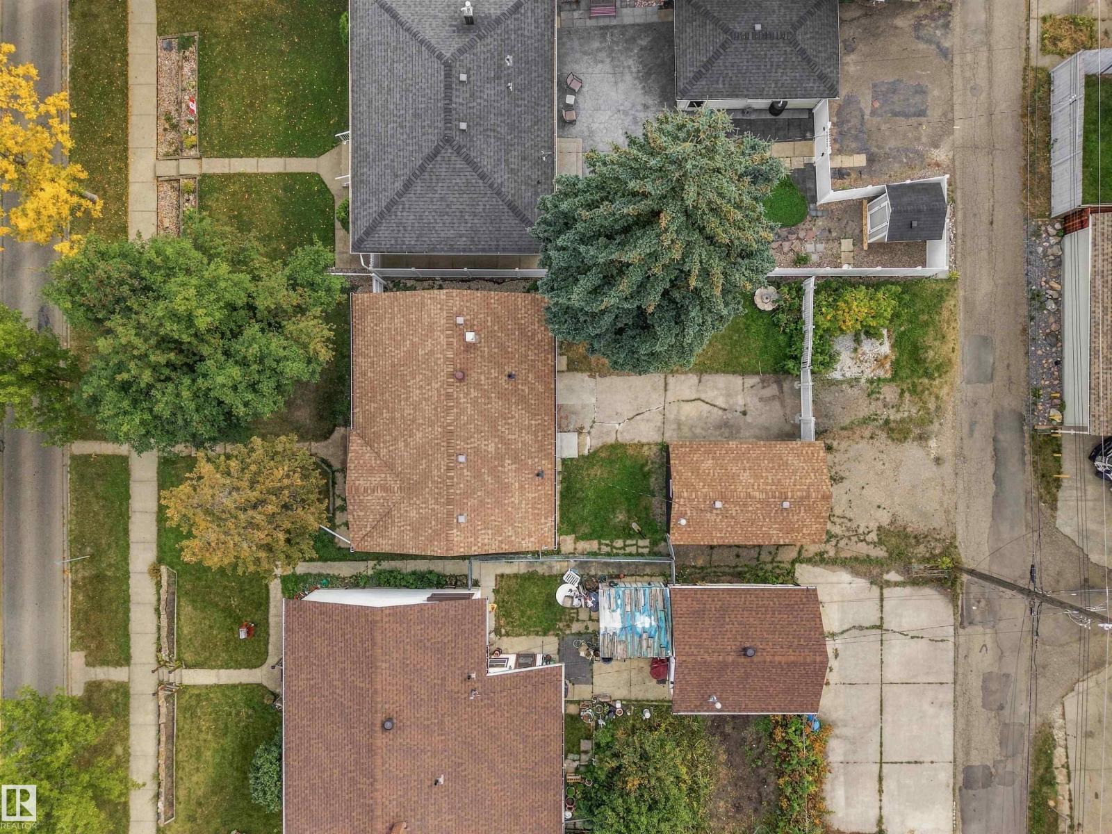 7715 76 Av Nw Property Photo 35