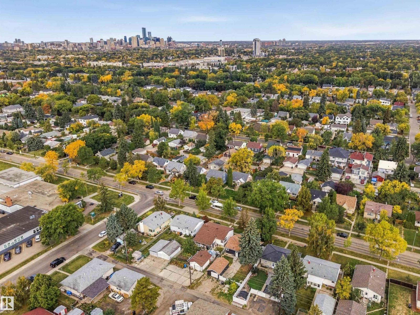 7715 76 Av Nw Property Photo 38
