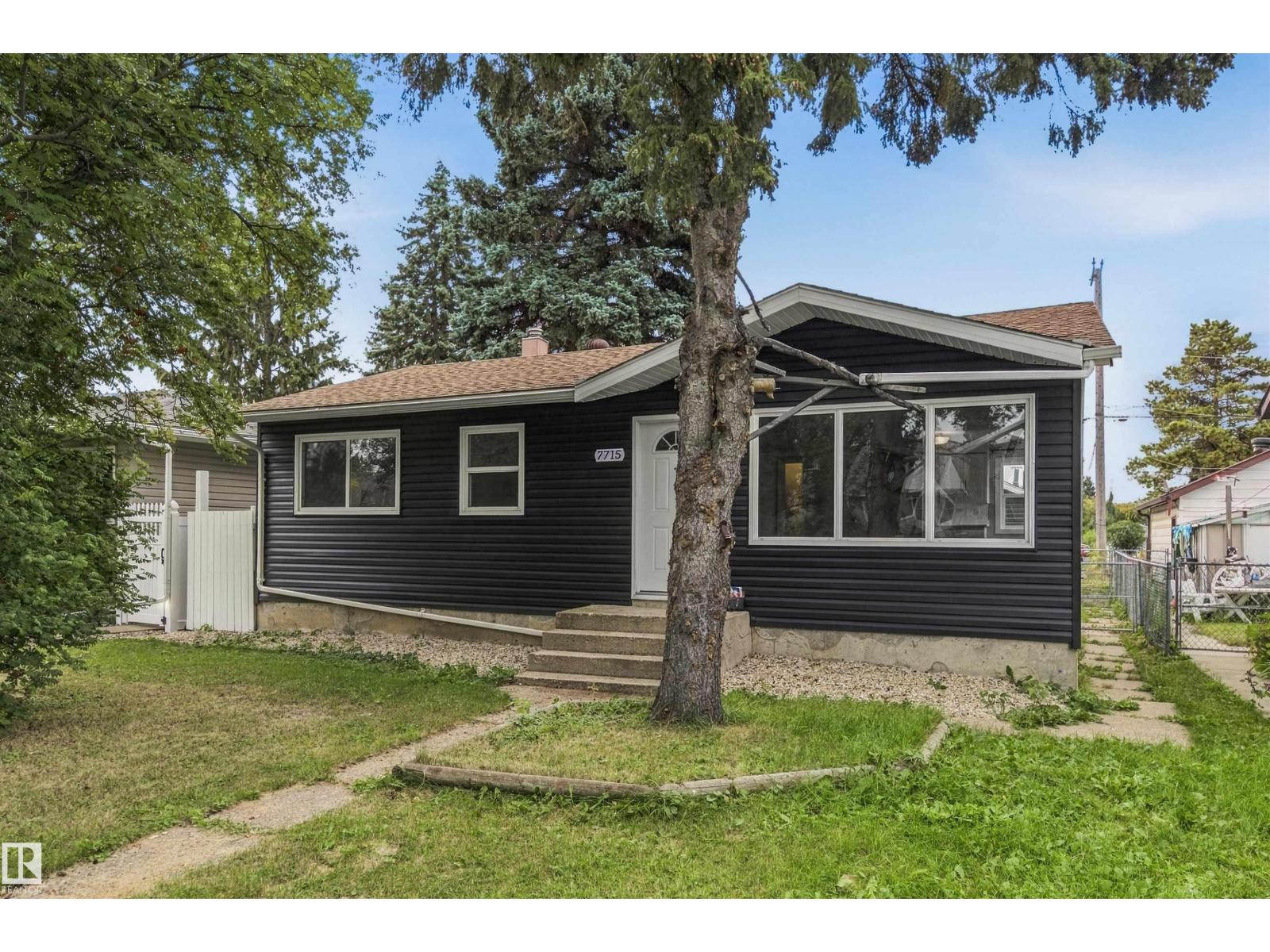 7715 76 Av Nw Property Photo 42