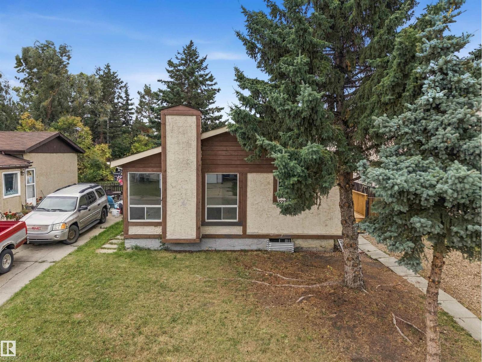 3927 22 Av Nw Property Photo 1