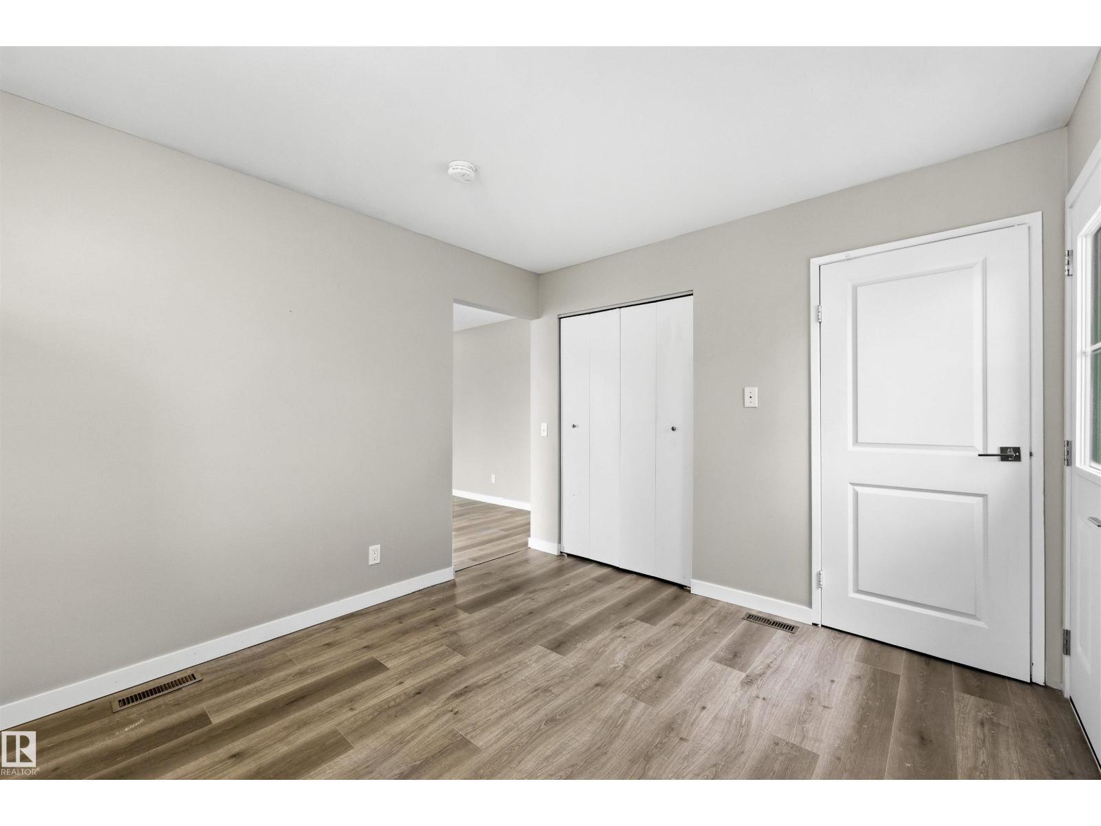 3927 22 Av Nw Property Photo 3