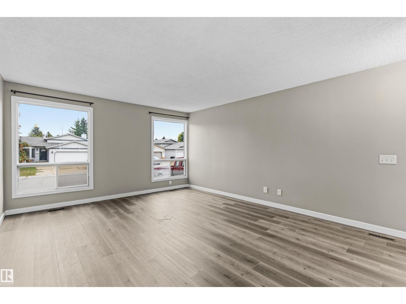 3927 22 Av Nw Property Photo 4