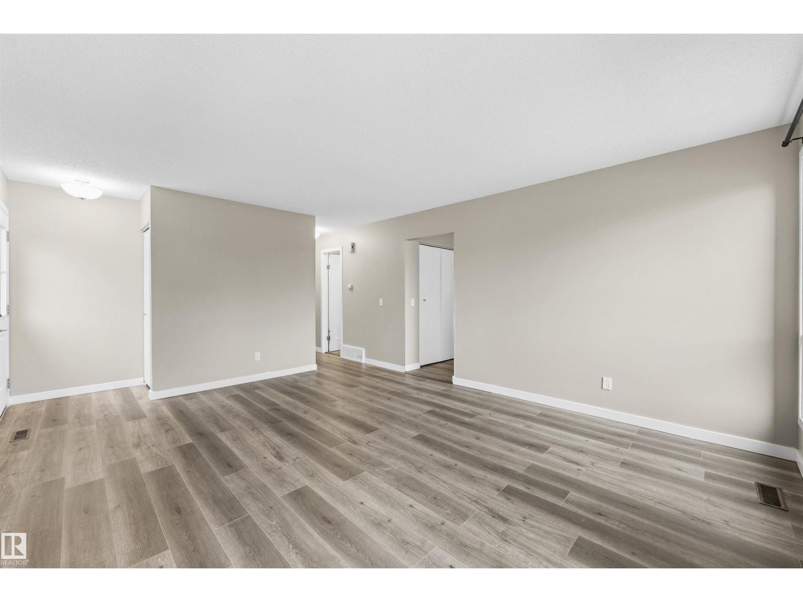 3927 22 Av Nw Property Photo 6