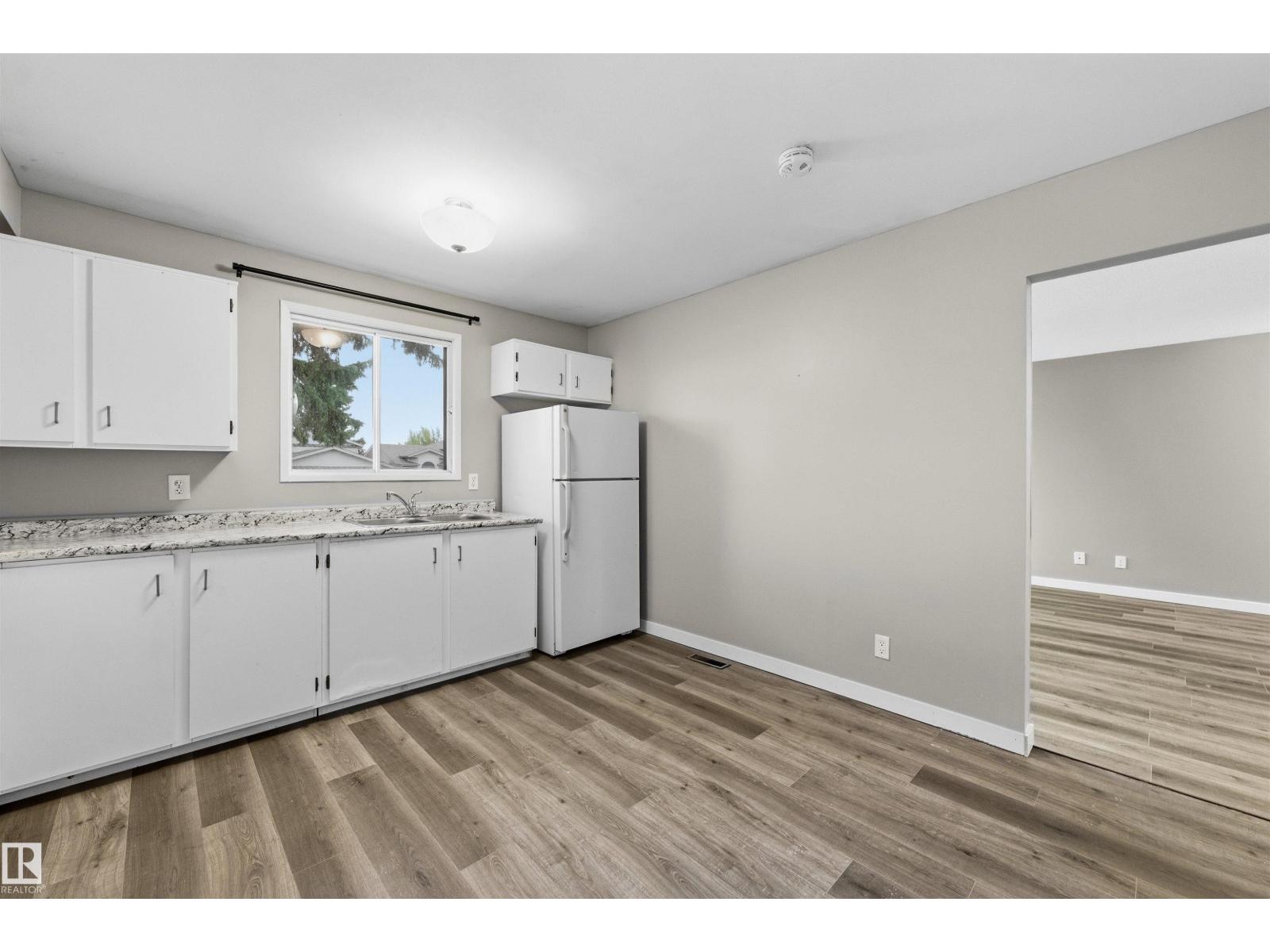 3927 22 Av Nw Property Photo 8