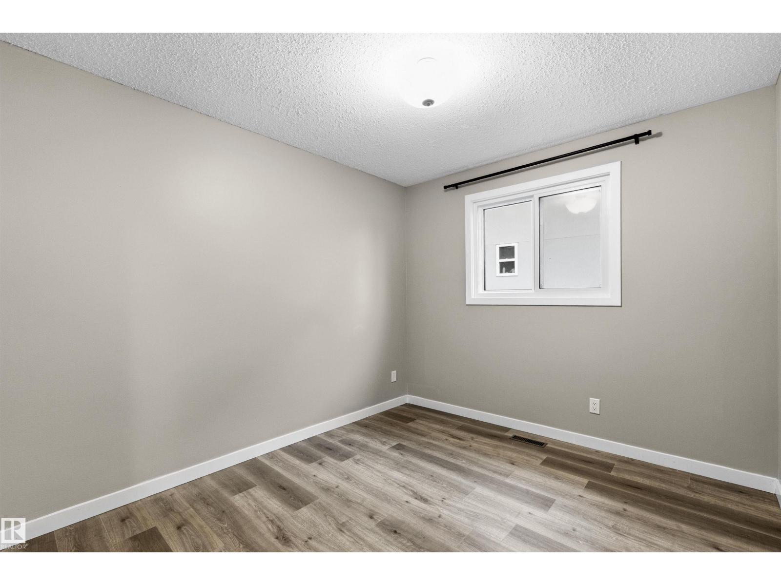 3927 22 Av Nw Property Photo 10