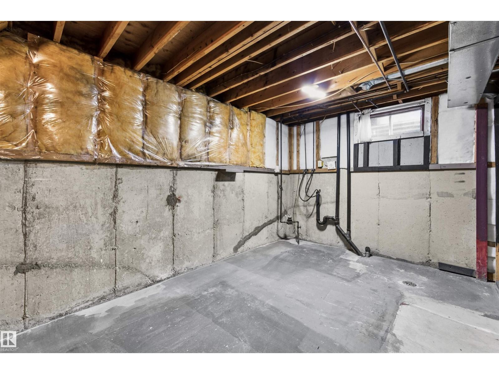 3927 22 Av Nw Property Photo 17