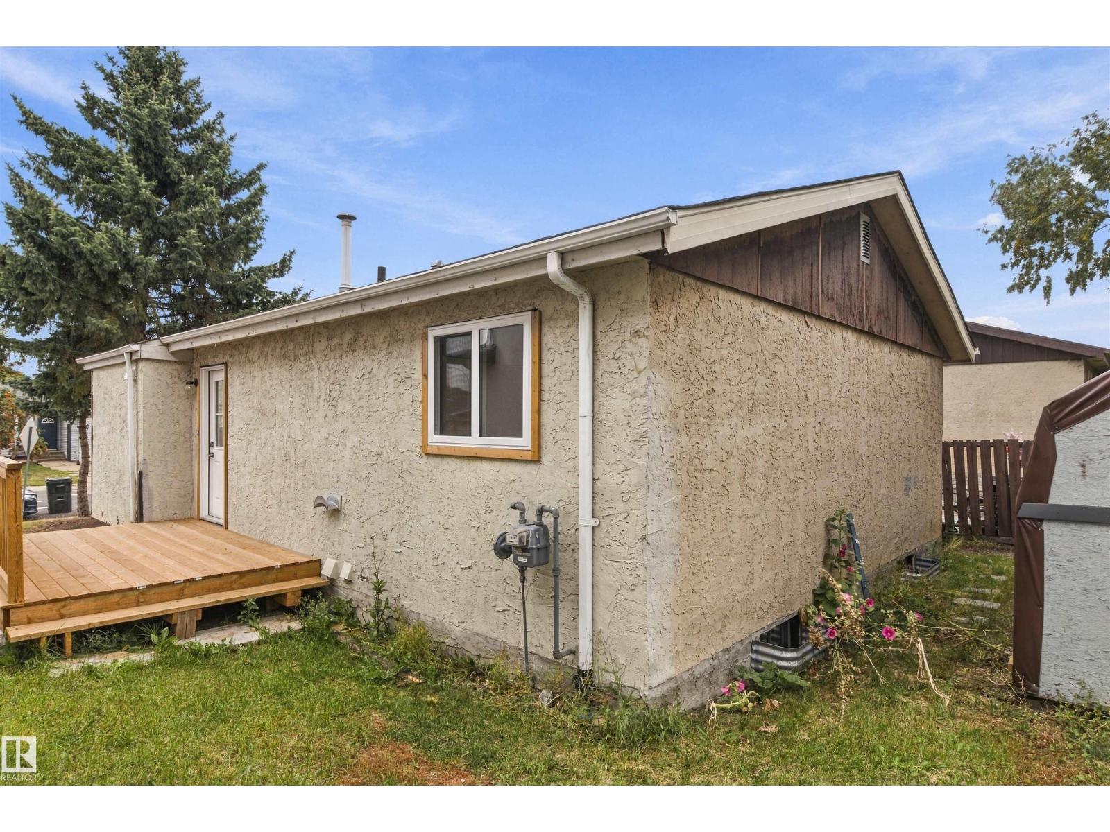 3927 22 Av Nw Property Photo 24