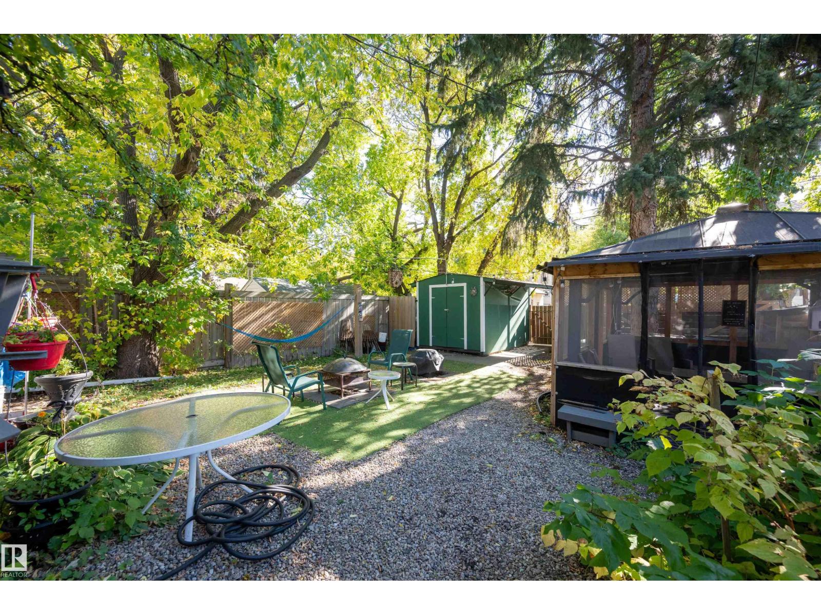 9851 85 Av Nw Property Photo 3