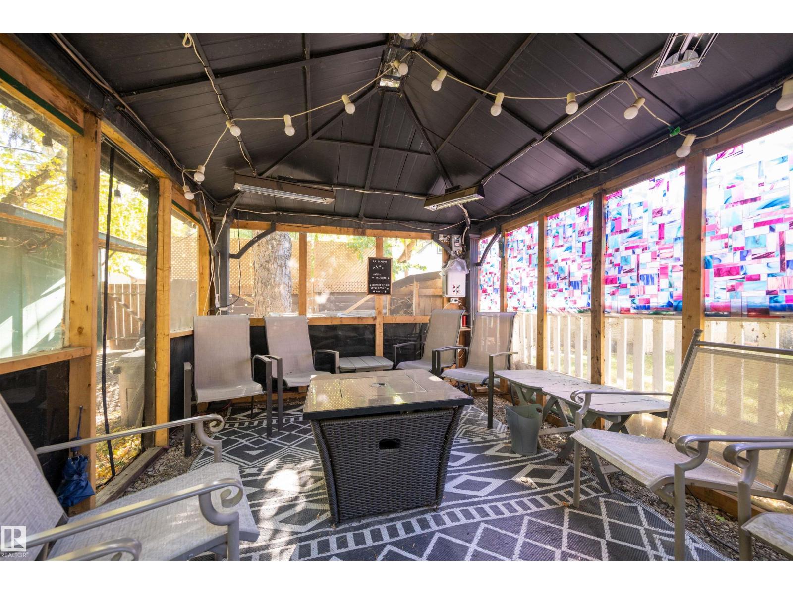 9851 85 Av Nw Property Photo 4