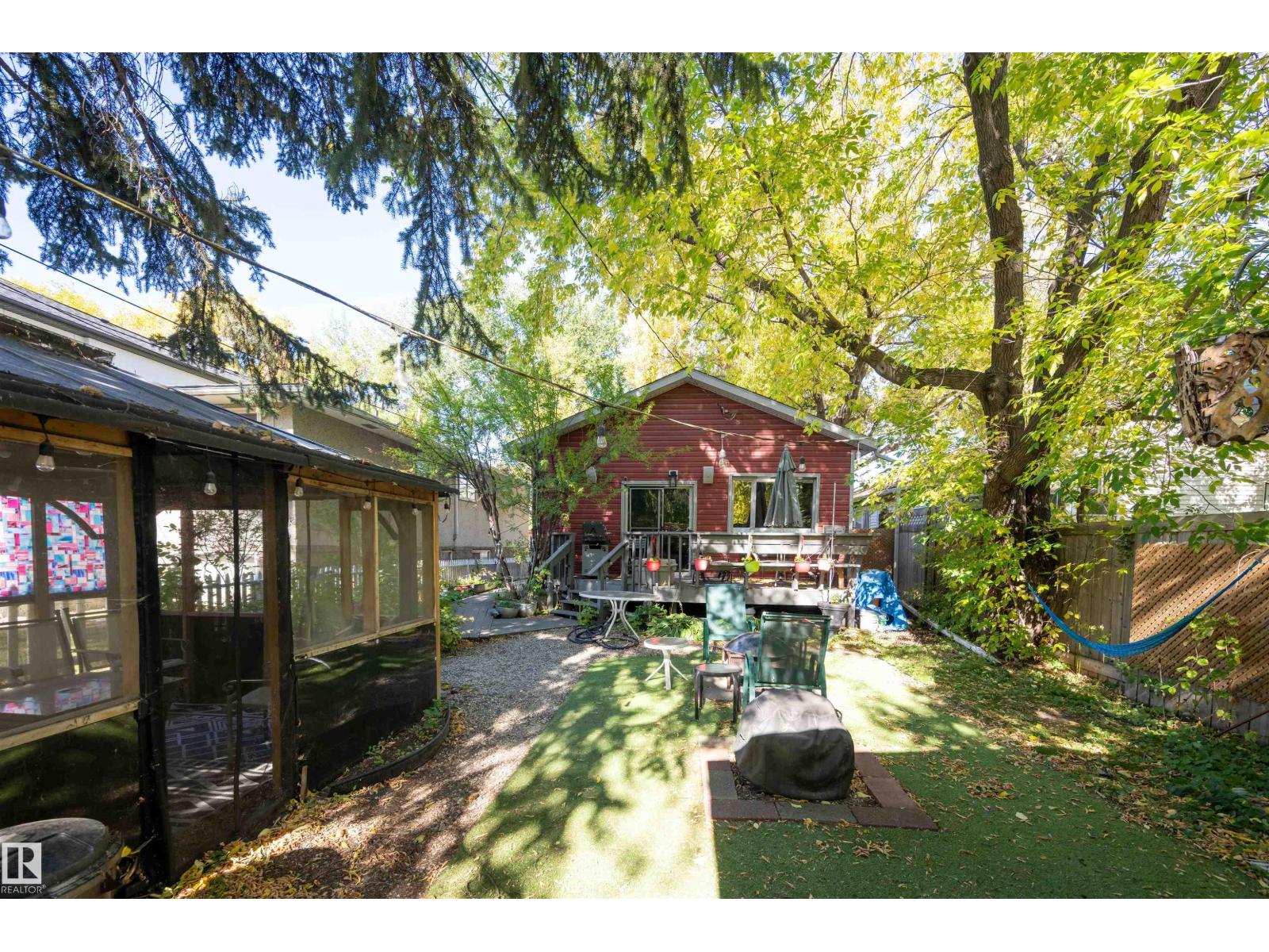 9851 85 Av Nw Property Photo 6