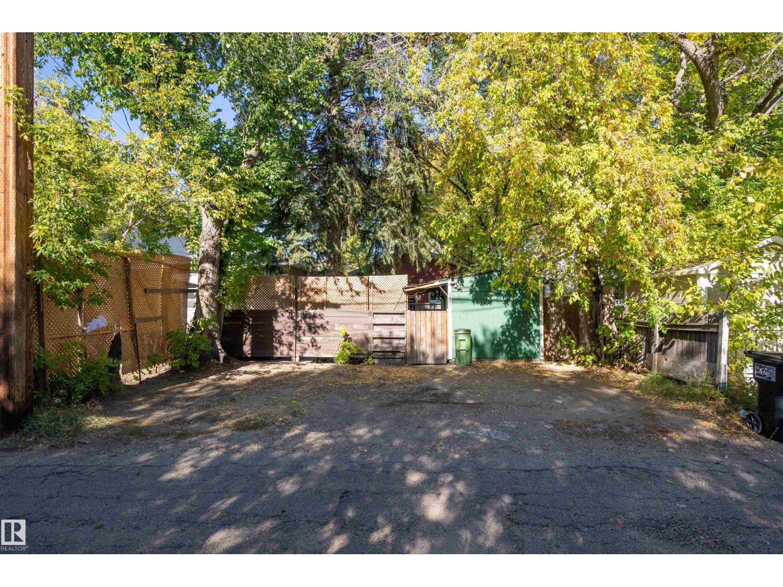 9851 85 Av Nw Property Photo 7
