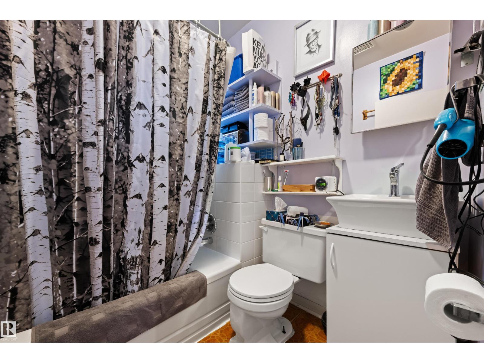 9851 85 Av Nw Property Photo 15