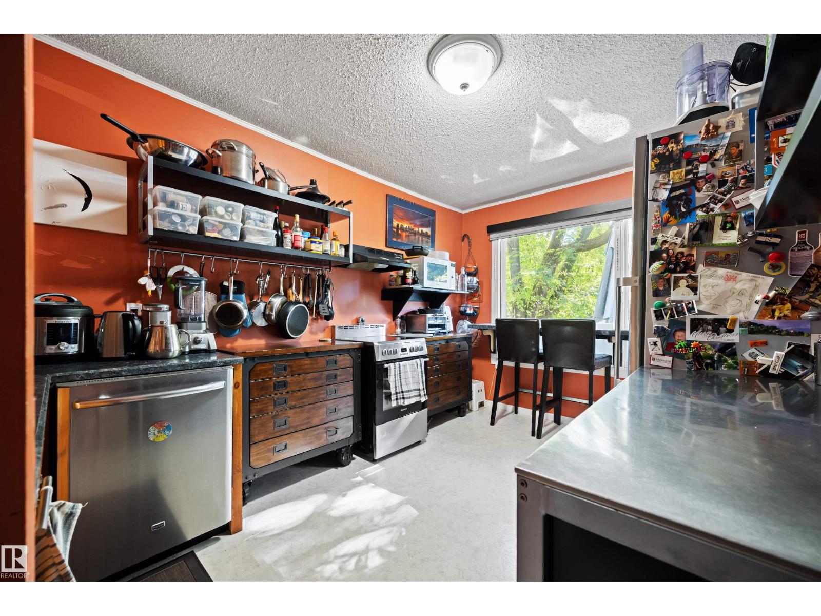 9851 85 Av Nw Property Photo 17