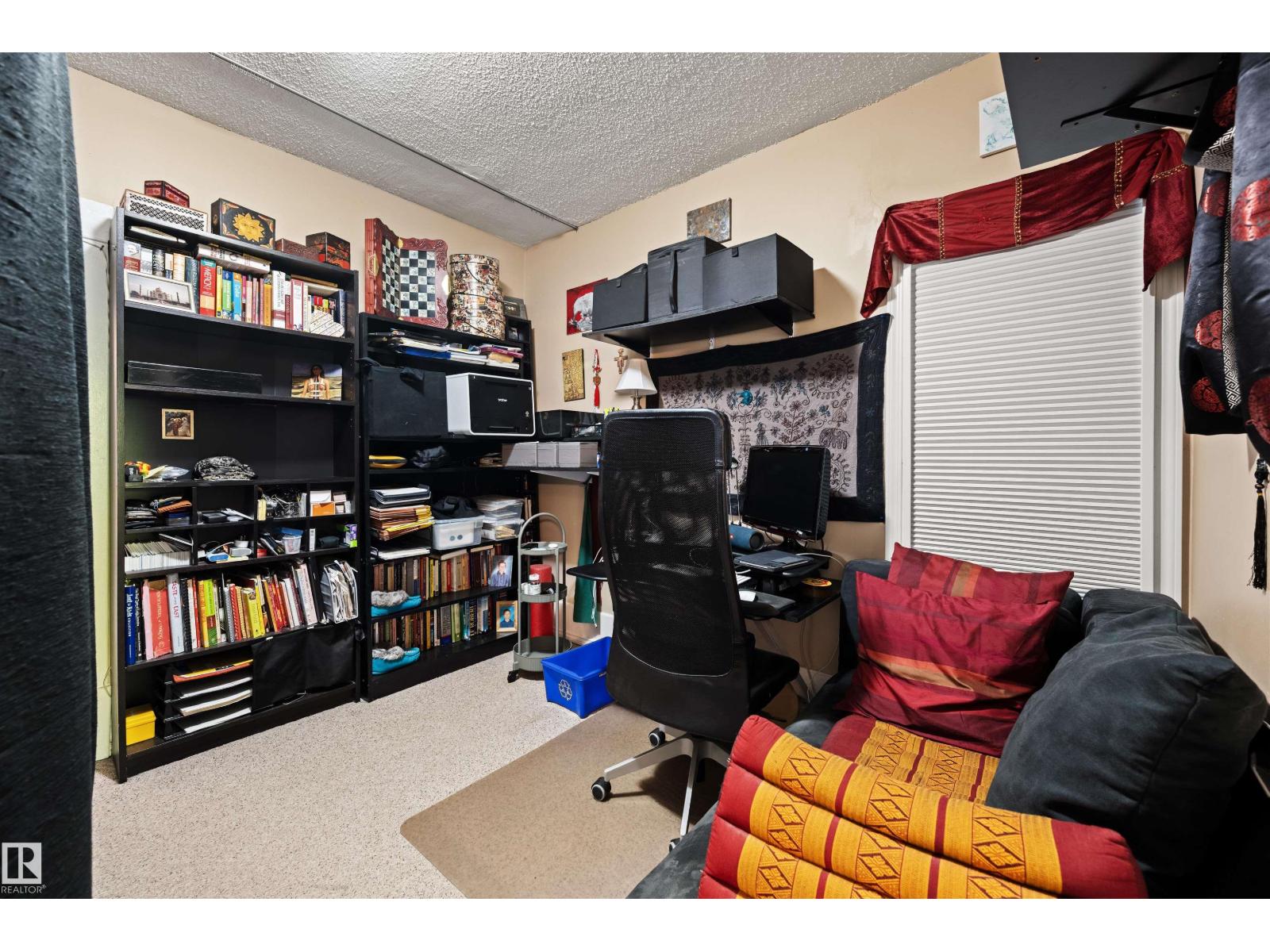 9851 85 Av Nw Property Photo 18